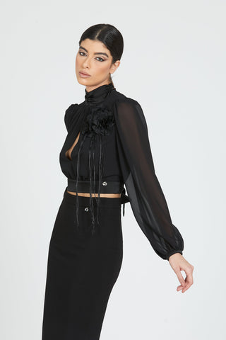 Blusa ARNO corta manica lunga con ap.dietro più fusciacca più spilla fiore