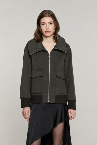 Cappotto SAEZ corto manica lunga con bordi costa con ts più patte più zip più collo ecopelliccia staccabile