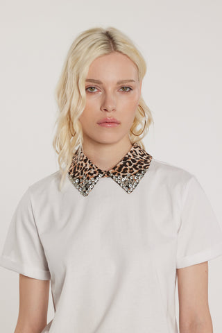 T-Shirt ARLETTI maniche corte con risvolto più colletto animalier più applicazioni gioiello più goccia