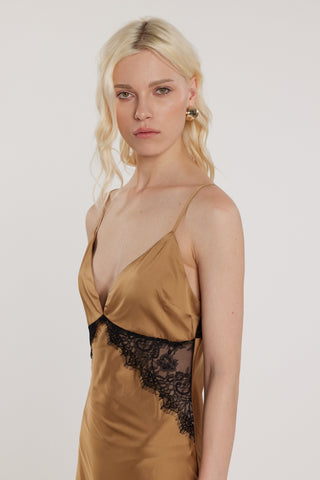 Abito KEIRA lungo smanicato con inserti pizzo più spacco