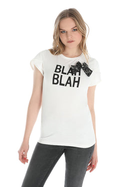 T-shirt mezza manica con stampa e spilla in pizzo, relish fashion moda, abbigliamento femminile