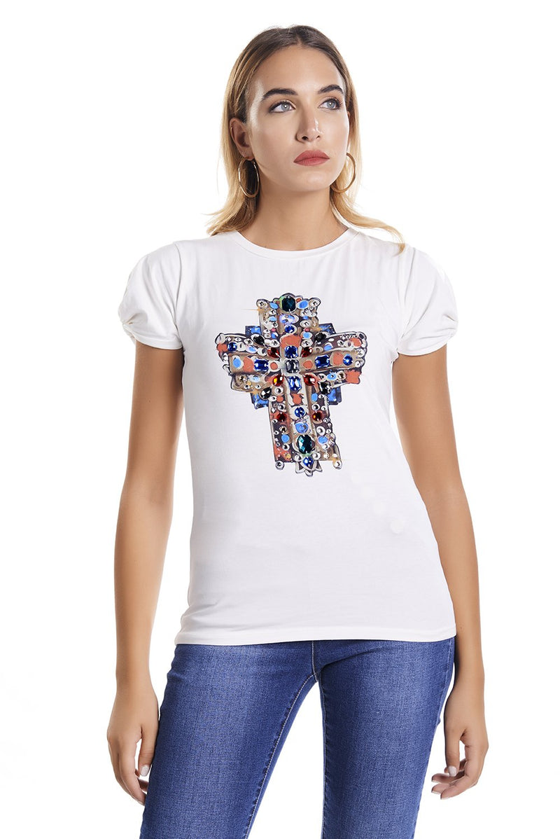 T-shirt con particolare nodo sulla manica e stampa croce con applicazioni CRISCROS