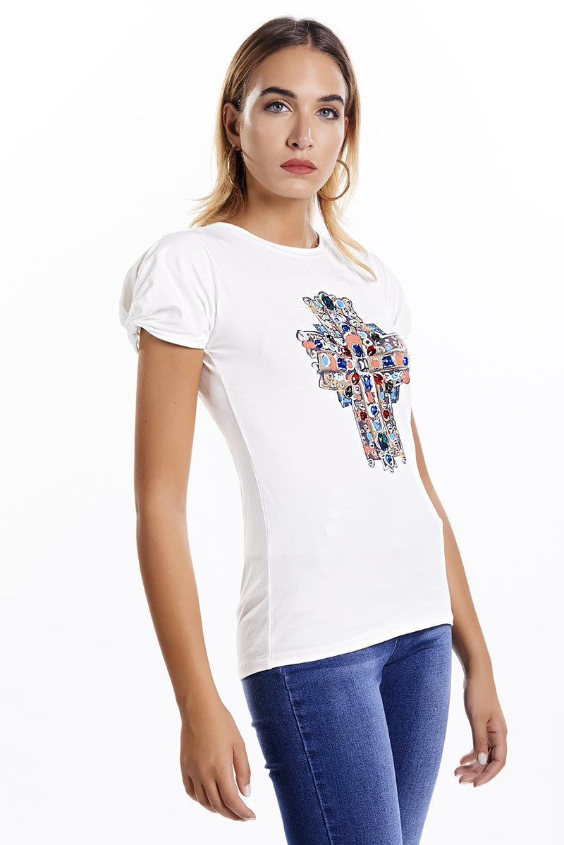 T-shirt con particolare nodo sulla manica e stampa croce con applicazioni CRISCROS